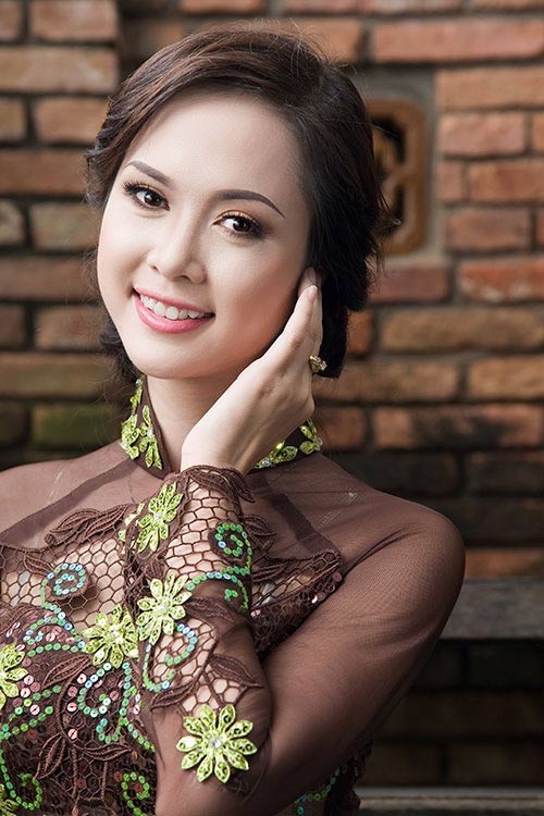 Ngọc Anh là gương mặt gây sự chú ý đặc biệt tại cuộc thi Hoa hậu Việt Nam 2012, vì trước đó cô đã lọt vào top 5 Hoa hậu Thế giới người Việt. >>PHÁT SỐT VÌ NỮ THẠC SĨ ĐẸP NHẤT TRUNG QUỐC AI ĐẸP HƠN HOTGIRL KIM PHƯỢNG? <<NHỮNG NỮ SINH DIỆN DÁO DÀI ĐẸP HƠN CẢ HOA HẬU MAI PHƯƠNG THÚY(P29) <<HOTGIRL HỌC V IỆN BÁO CHÍ ĐẸP RẠNG NGỜI TRONG SẮC THU <<NỮ SINH ĐH PHƯƠNG ĐÔNG THƯỚT THA ÁO DÀI <<NGẨN NGƠ TRƯỚC STYLE DỄ THƯƠNG CỦA HƯƠNG ZINNIE >>KINH DỊ LỄ HỘI HÓA TRANG CỦA SINH VIÊN